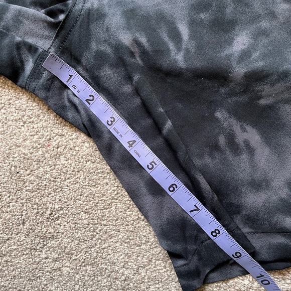 Mens Travis Mathew 9” Golf Shorts “Cosmic” Print Size 38 - Picture 6 of 7